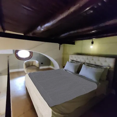 Sangregoriohome, Nel Cuore Del Centro Storico アパート *