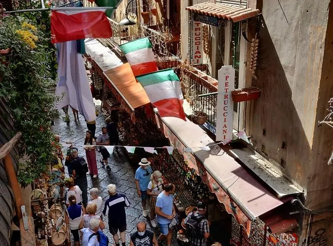 Sangregoriohome, Nel Cuore Del Centro Storico Апартаменты