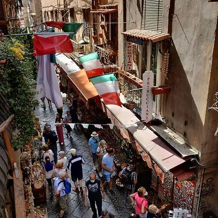 Sangregoriohome, Nel Cuore Del Centro Storico Lägenhet